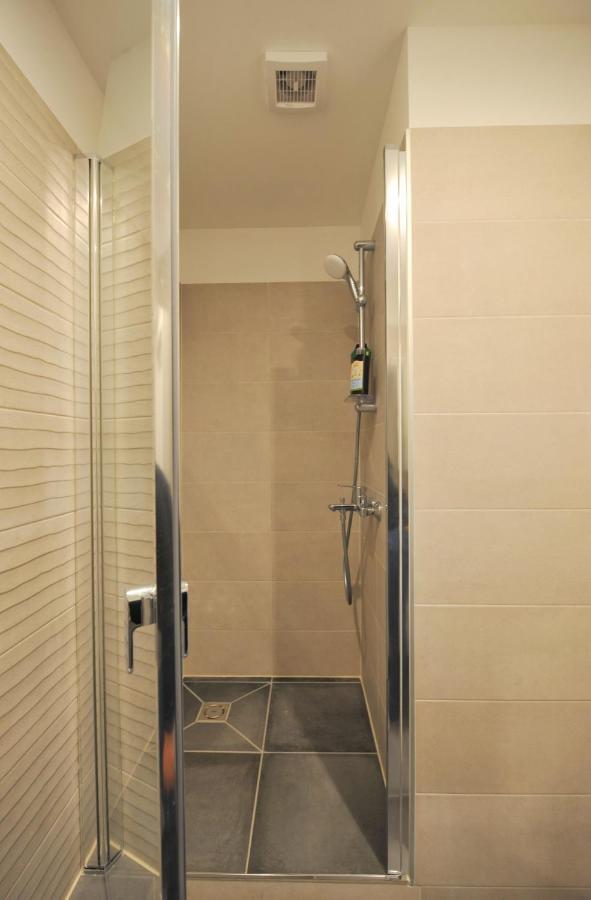 Central Comfort At Hanzas Residence, Stay Near Cafes, Bars, Museums & Esplanade Рига Экстерьер фото