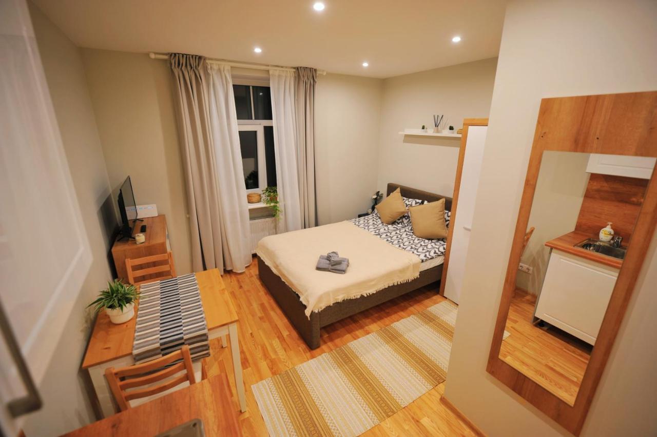 Central Comfort At Hanzas Residence, Stay Near Cafes, Bars, Museums & Esplanade Рига Экстерьер фото