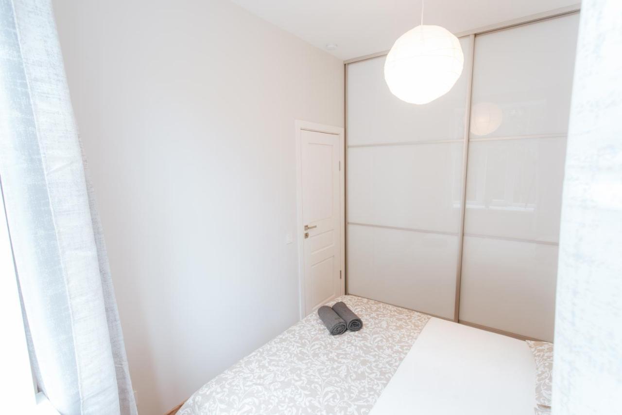 Central Comfort At Hanzas Residence, Stay Near Cafes, Bars, Museums & Esplanade Рига Экстерьер фото
