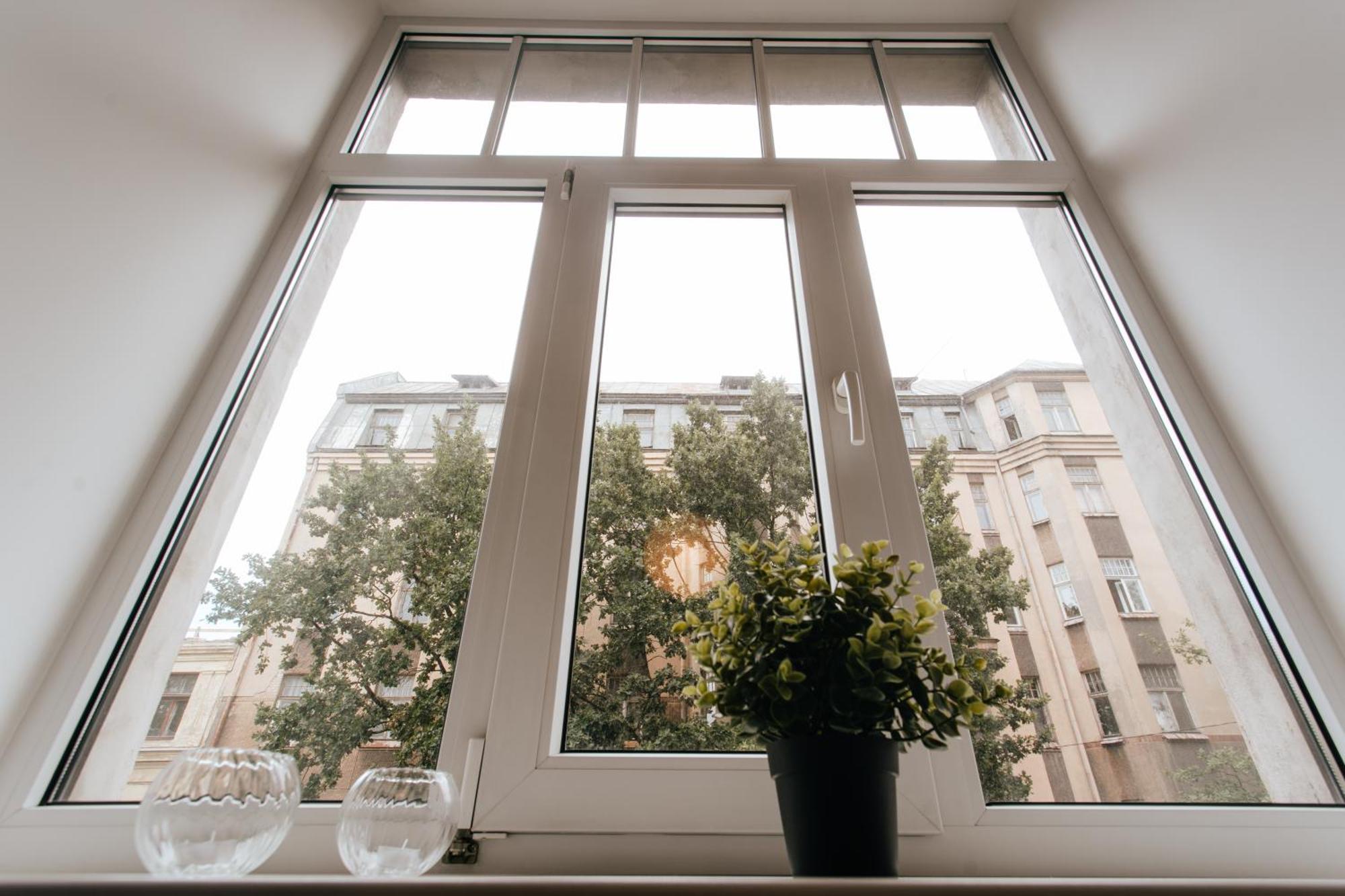 Central Comfort At Hanzas Residence, Stay Near Cafes, Bars, Museums & Esplanade Рига Экстерьер фото