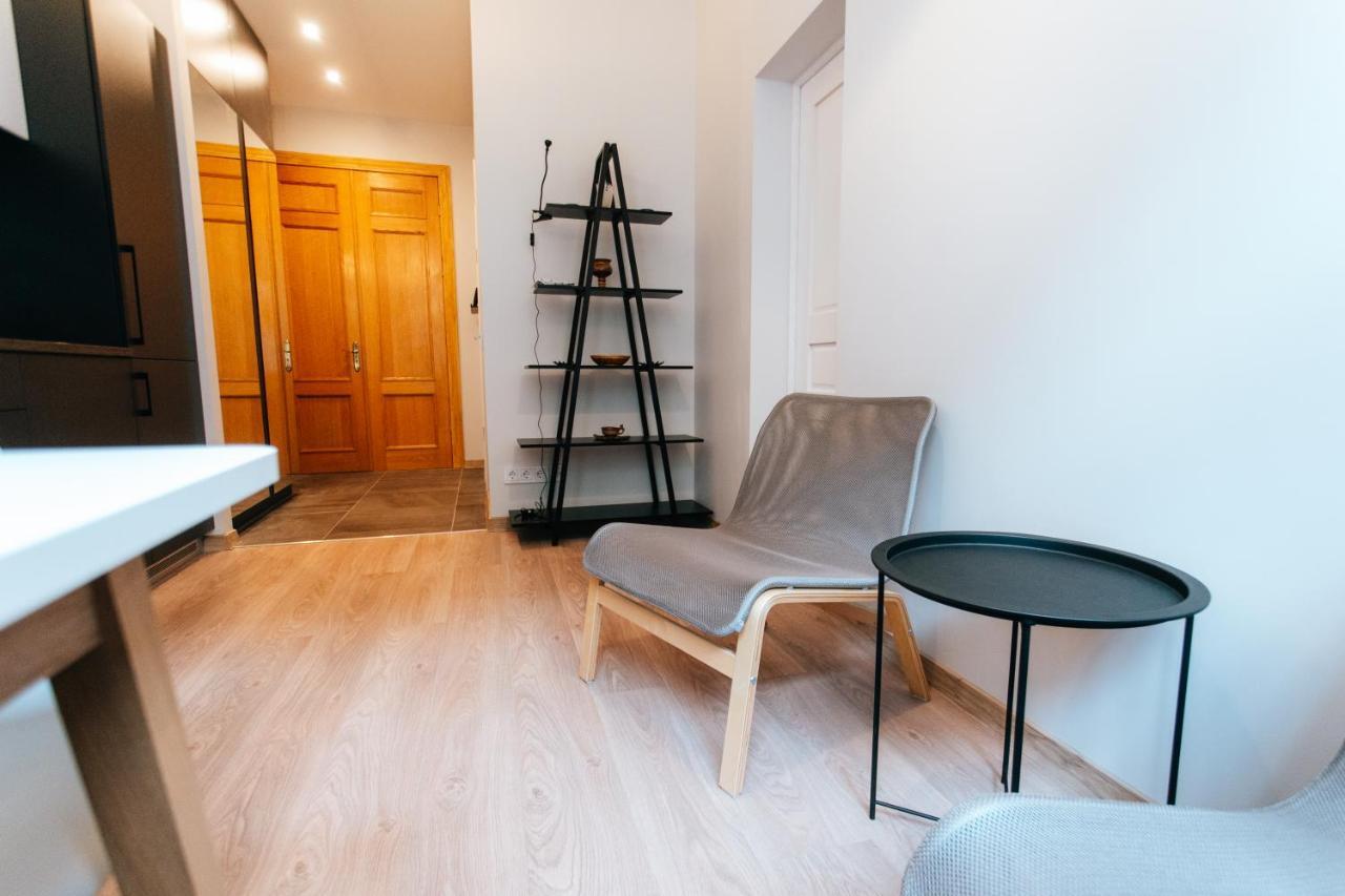 Central Comfort At Hanzas Residence, Stay Near Cafes, Bars, Museums & Esplanade Рига Экстерьер фото